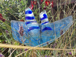 Glasskulptur Bootfahrer blau